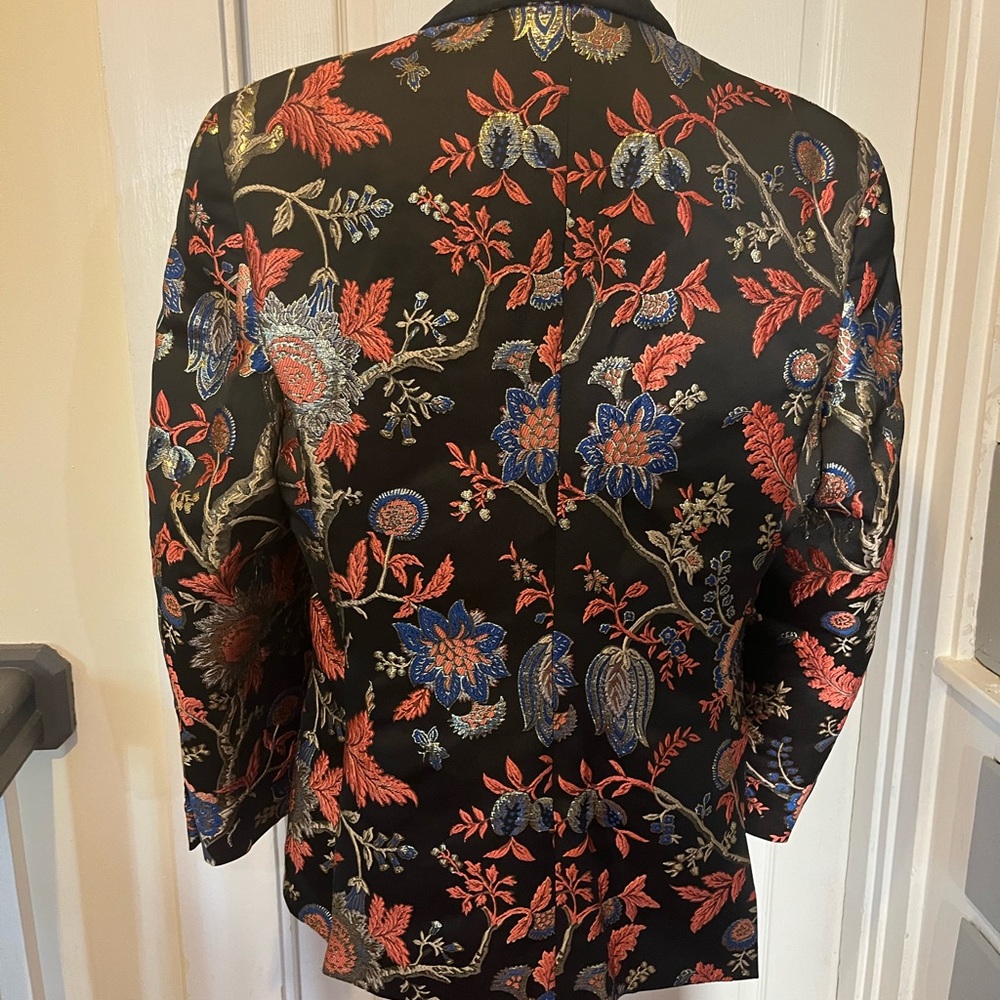 Floral Embroidered Blazer